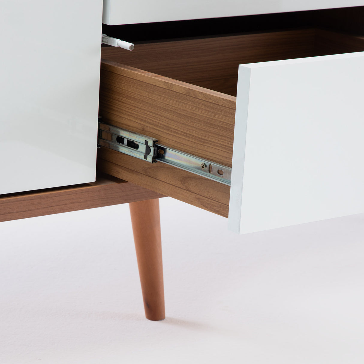 Buffet Copihue 2 Puertas + 3 Cajones Canela-Blanco