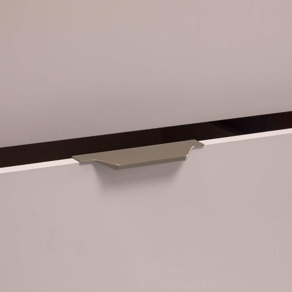 Cómoda Everest 2P + 4C Canela-Titanio